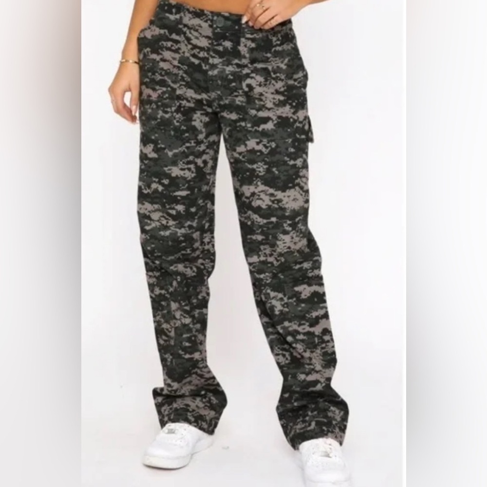 White Fox camo pants, small